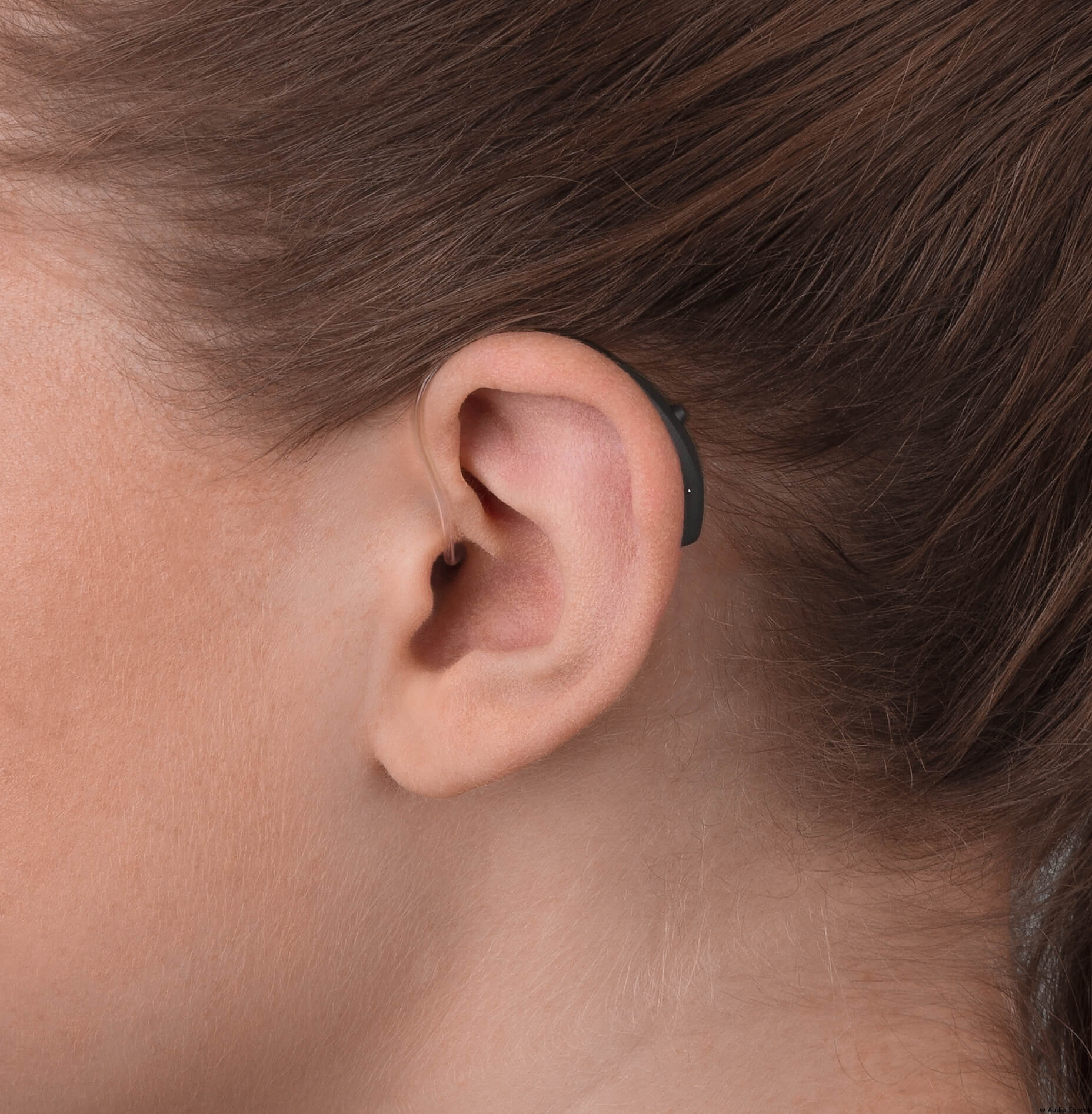 Hörgerät hinter dem Ohr